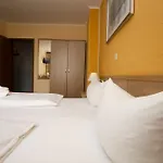 シュプリーヴィッツ アム クアフュルステンダム 3*