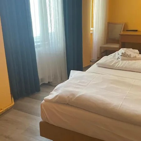 Spreewitz Am Kurfuerstendamm 3*